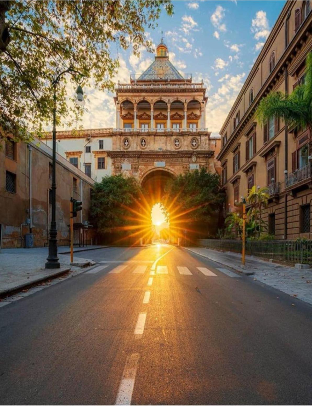 Hola Cathedral House Cadorna Appartement Palermo Buitenkant foto