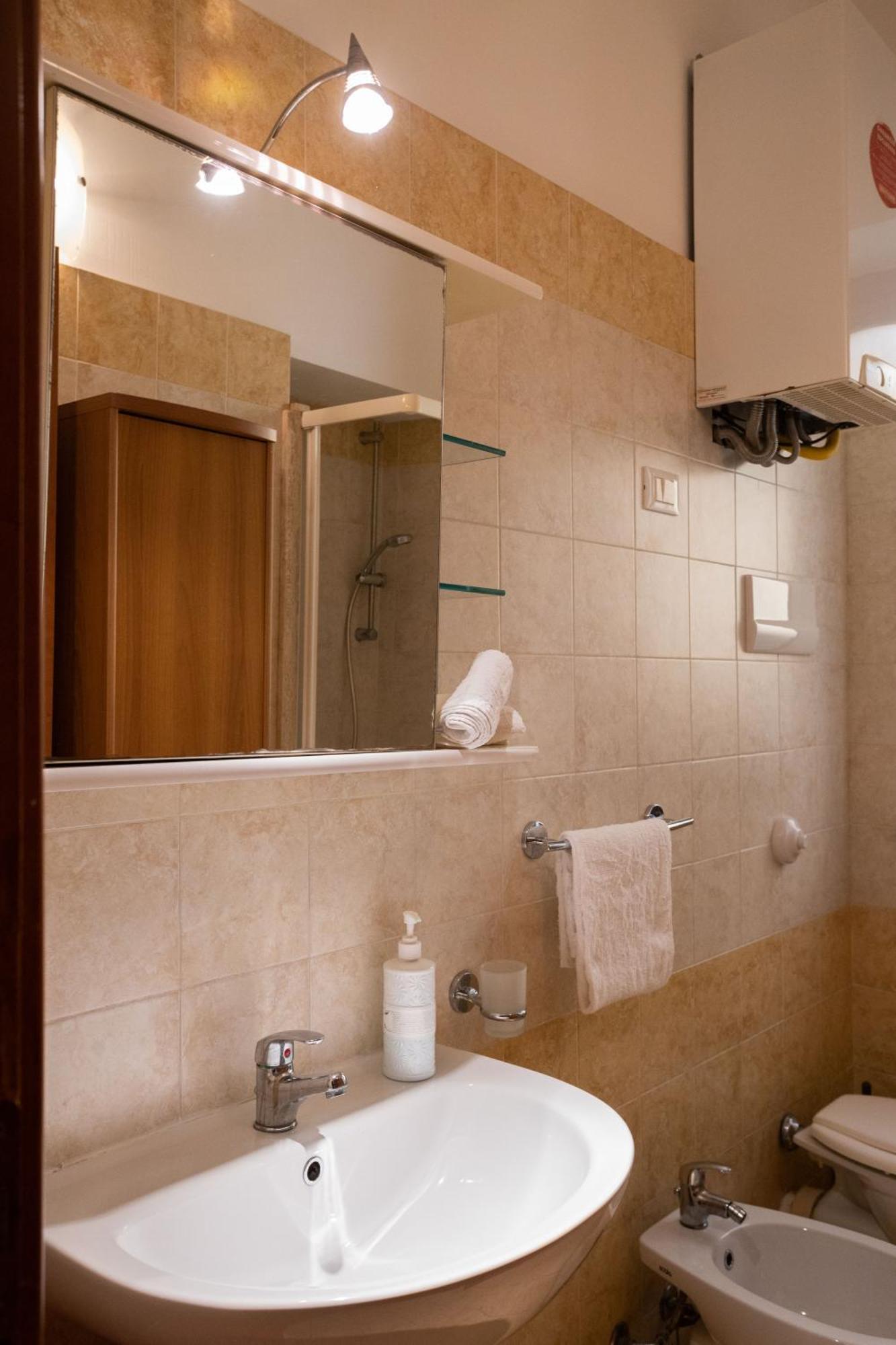 Hola Cathedral House Cadorna Appartement Palermo Buitenkant foto